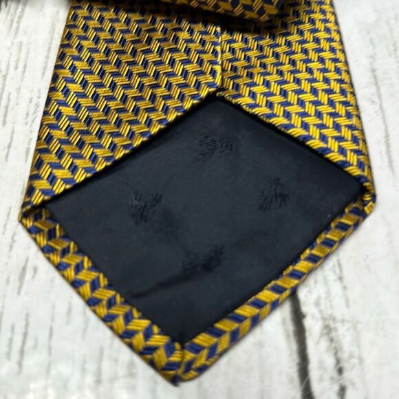 Brooks Brothers Makers Chevron Pure Silk tie Woven in Italy Made USA necktie - Picture 4 of 6